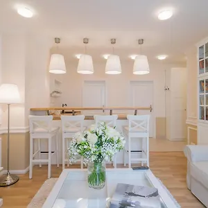 revelton-suites.karlovyvary-hotels.com/